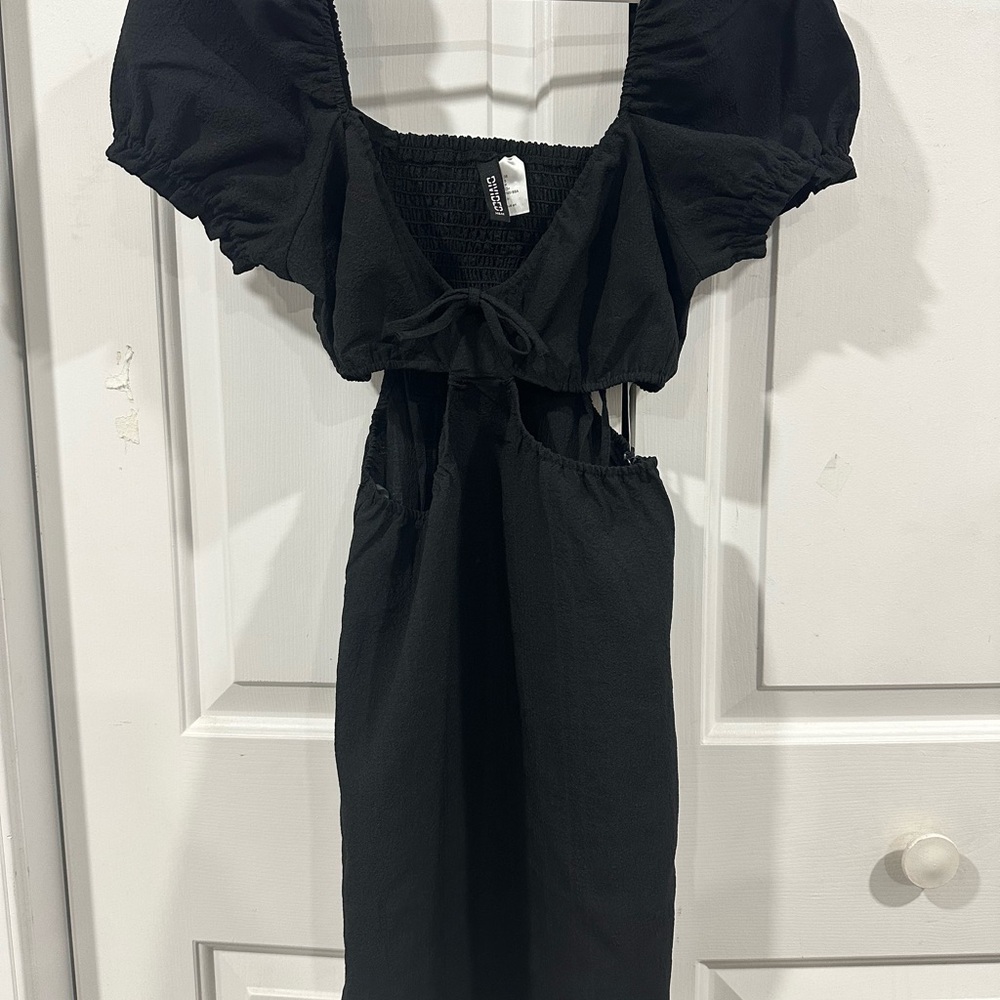- H&M
- Small - Picture 2 of 3